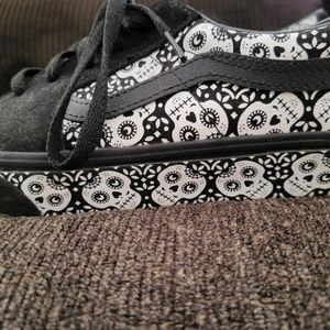 Size 11 in women's skull vans